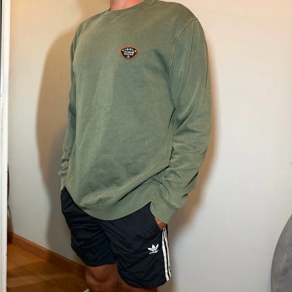 VISSLA sweatshirt - Picture 11 of 14